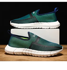 Detail van ademend mesh en antislipzool op herensneakers zonder veters met stevige grip
