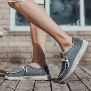 Casual heren instappers van donkergrijs canvas met mocassin stiksels en witte rubberen zool