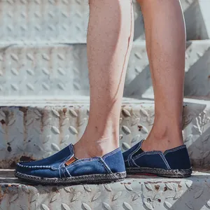 Ανδρικά loafers από καμβά σε σκούρο μπλε με ραφές αντίθεσης και σόλα από γιούτα