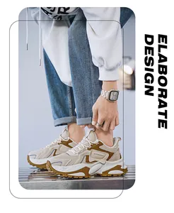 Zijaanzicht van dikke mesh herensneakers in beige en karamel met antislip dikke zolen