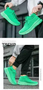 Détail du tissu Fly-Knit vert néon respirant et de la semelle épaisse de basket