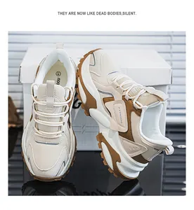 Detail van chunky sneakers met ademend mesh, dikke zolen en beige-bruine lederen panelen