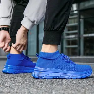 Baskets bleues en maille respirante pour hommes avec semelle épaisse et col de style chaussette
