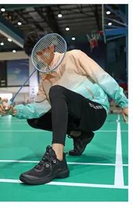 Details professioneller schwarzer Badmintonschuhe mit Drehverschluss und Mesh-Obermaterial