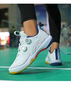 Details professioneller Sportschuhe mit Doppel-Drehverschluss und Gummisohle für Hallen