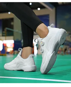 Details zum Doppel-Drehverschluss und Obermaterial aus Kunstleder bei Badminton-Schuhen