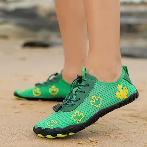 Quick-dry green river wading shoes with maple leaf print and non-slip rubber soles
