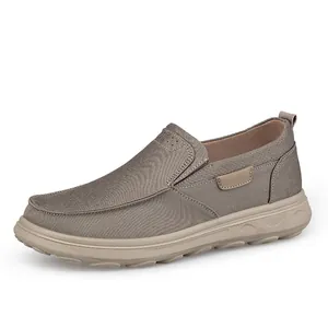 Mocassins en toile taupe respirants pour hommes avec semelles épaisses crantées