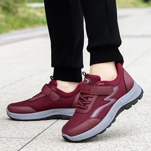 Damen Walkingschuhe in Burgunderrot mit atmungsaktivem Mesh und Klettverschluss-Sohle