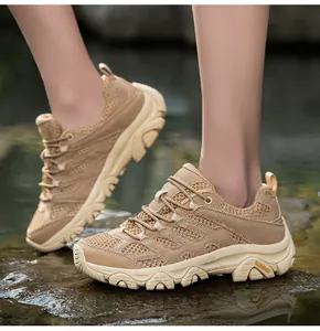Gros plan sur chaussure de randonnée kaki avec mesh et semelle épaisse antidérapante