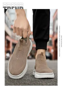 Makroaufnahme des atmungsaktiven khakifarbenen Fly-Knit-Gewebes für Sport-Sneaker