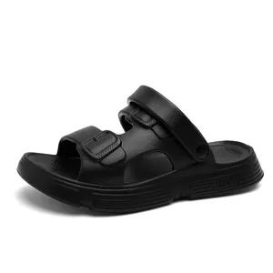 Schwarze Herren-Sandale mit Doppelschnalle und dicker Sohle aus mattem EVA-Material