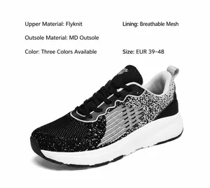 Detail van ademende fly-knit mesh stof en lichtgewicht MD-loopzool op de sportschoenen