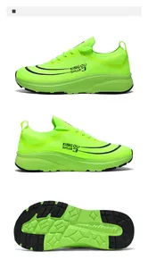Detailansicht der neongrünen atmungsaktiven Mesh-Laufschuhe mit rutschfesten Gummisohlen