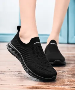 Detail of lightweight black knit slip-on sneakers with breathable mesh and anti-slip sole