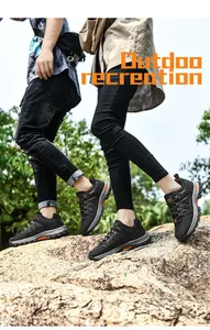 Outdoor-Wanderer auf felsigem Pfad in atmungsaktiven Low-Top-Trekkingschuhen für Damen und Herren