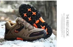 Detalle de botas de invierno con forro de felpa cálida y suela de goma naranja antideslizante