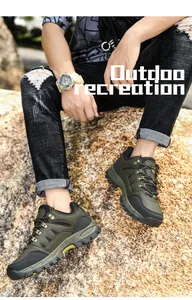 Wanderschuhe mit tiefgerillten Anti-Rutsch-Sohlen und armee-grünen Textildetails