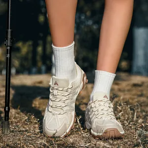 Chaussures de randonnée respirantes avec semelle amortissante antidérapante en beige