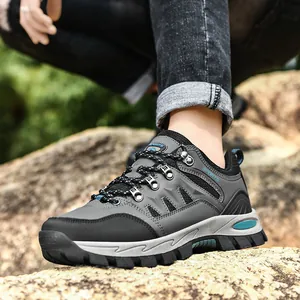 Chaussures de randonnée pour hommes en gris et noir avec maille respirante et semelle en caoutchouc