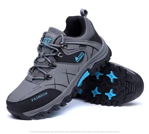 Deep-toothed anti-slip rubber outsole and side view of the men's outdoor hiking shoes