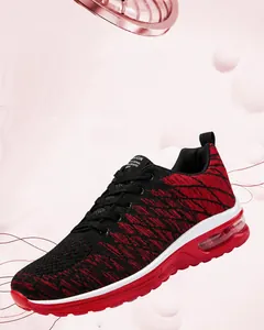 Dettaglio del tessuto flyknit traspirante e del cuscinetto d'aria rosso sulle scarpe