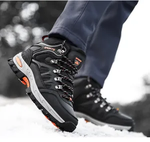 Stivale da trekking alto con suola antiscivolo resistente per terreni innevati