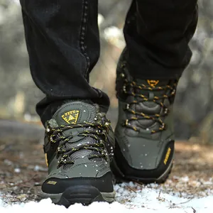 Heren wandelschoenen olijfgroen met warme fleecevoering voor winterse buitenactiviteiten