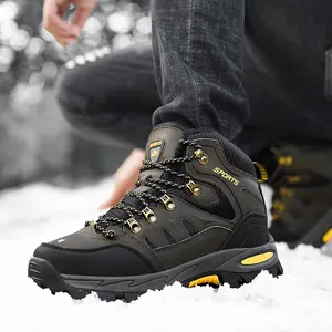 Scarponcini da trekking outdoor alti con suola in gomma antiscivolo sulla neve