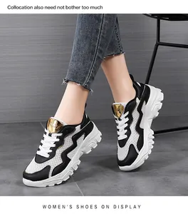 Dettaglio di sneaker platform da donna con mesh traspirante e contrasto in bianco e nero