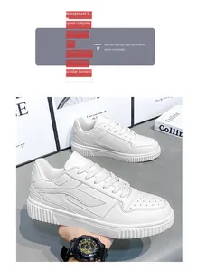 Λεπτομέρεια από λευκά sneakers πλατφόρμας με αεροδυναμικά σχέδια και κυματιστή σόλα