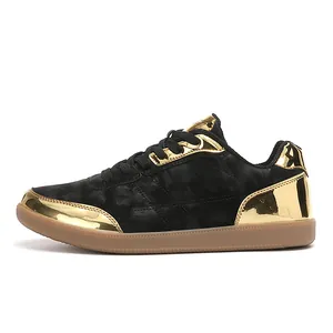 Sneakers fitness low-top classiche nero e oro con suole in gomma resistenti