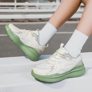 Dames chunky sneakers gebroken wit met groene plateauzolen voor hardlopen en vrije tijd