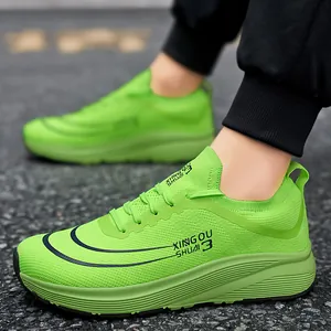 Lichtgroene ademende hardloopschoenen met dikke demping voor marathonwedstrijden