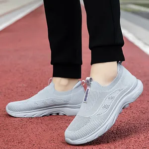 Ελαφριά γκρι slip-on αθλητικά παπούτσια με αναπνεύσιμο πλέγμα και παχιά σόλα
