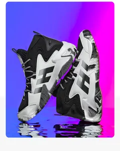 Gros plan sur la maille respirante et le motif de vagues latéral sur ces chaussures de basket