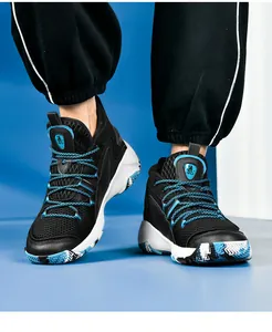 Détail de la tige en mesh respirant et semelle en caoutchouc pour chaussures de basket