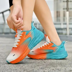 Unisex Laufschuhe mit Farbverlauf, atmungsaktivem Mesh und dicker rutschfester Sohle