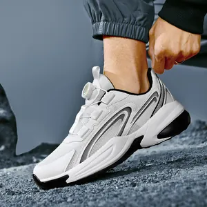 Ademende witte mesh hardloopschoenen voor heren met handige draaisluiting op grind
