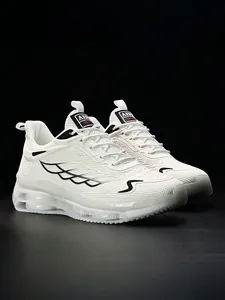 Makroansicht von atmungsaktivem Mesh und transparentem Luftkissen-Sohle am weißen Sneaker