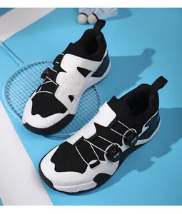 Detailansicht der atmungsaktiven Badmintonschuhe mit doppeltem BOA-Schnürsystem