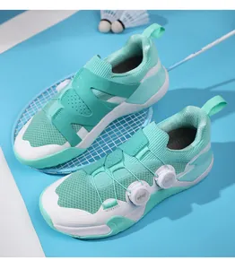 Atmungsaktive mintgrüne Badmintonschuhe mit dualen Drehverschlüssen und Mesh-Obermaterial