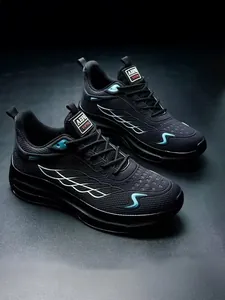 Detailansicht des atmungsaktiven Mesh-Obermaterials und blauen Details am Laufschuh
