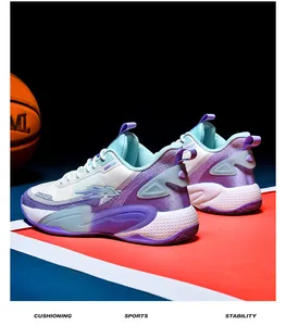 Detailansicht der lila-minzgrünen Basketballschuhe mit dämpfender TPU-Unterstützung am Schuh
