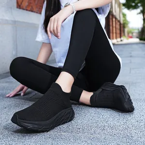 Baskets chaussettes noires pour femmes avec semelle épaisse et maille respirante