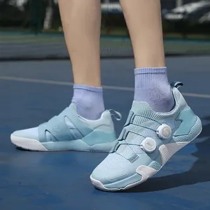 Hellblaue leichte Profi-Sportschuhe mit Doppel-Drehverschluss für Tennis und Badminton