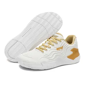Chaussures de badminton blanches et dorées en maille respirante avec semelle antidérapante