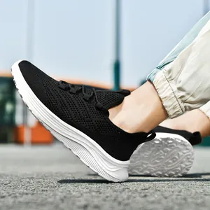 Lightweight breathable mesh running shoes for men with thick white non-slip sole in black