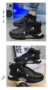Λεπτομέρεια ψηλού sneaker με τύπωμα 205W39NYS και λευκό σχέδιο φλόγας σε μαύρο δέρμα