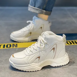 Ανδρικά ψηλά λευκά sneakers με παχιά σόλα αντικραδασμικής προστασίας και ραφές